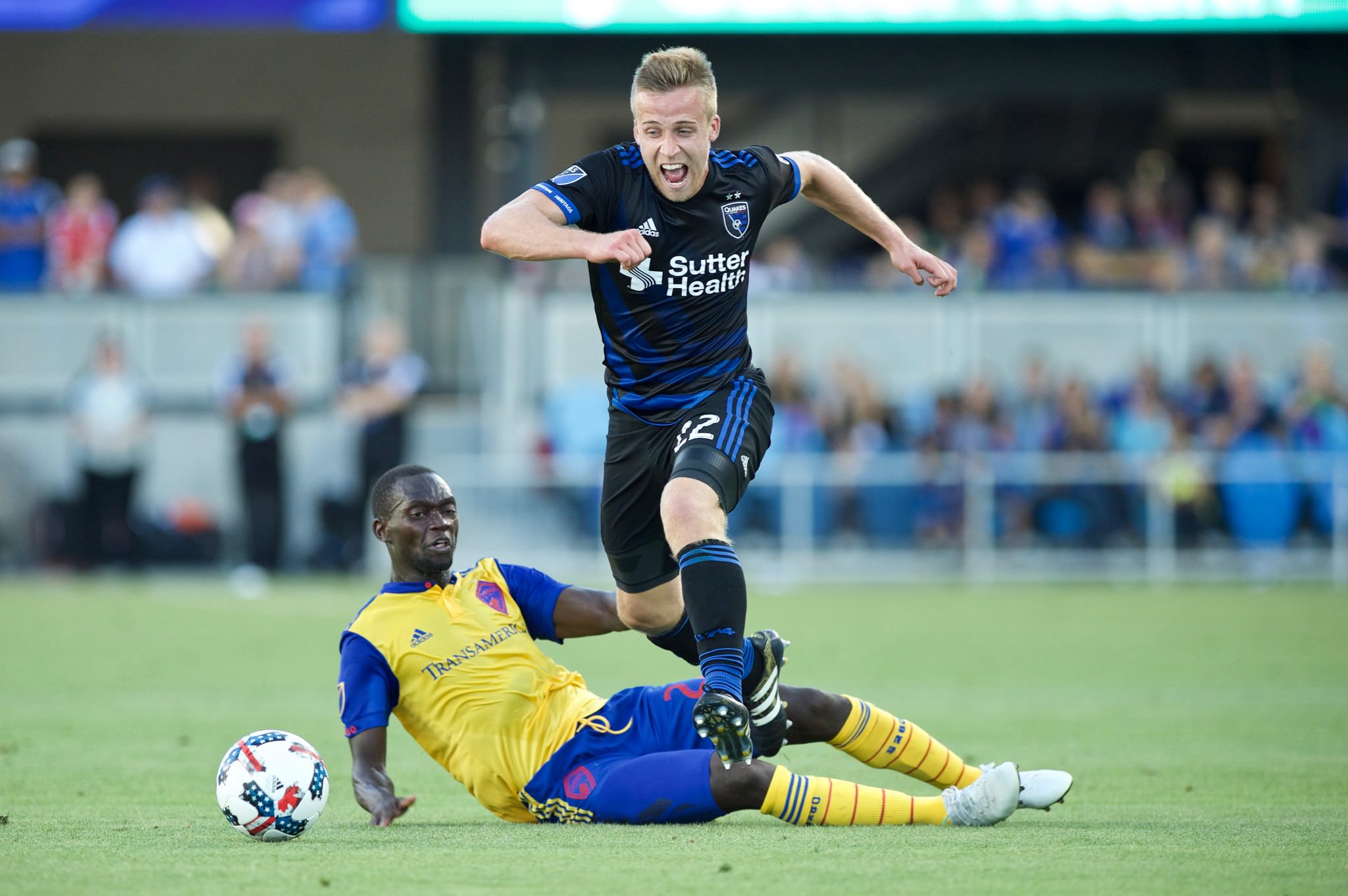 更透露出湖 更透露出湖